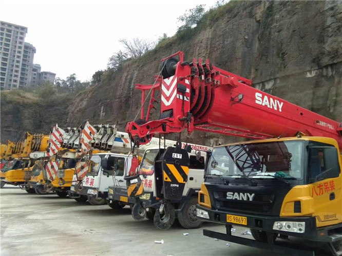 西吉县吊车出租按什么计费？台班费、单次费、里程费怎么算？