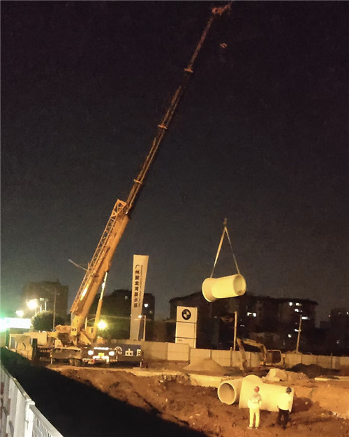 西吉县“弯臂矫正”—— 吊车的 “形变补偿” 技术